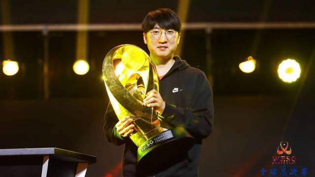 而在这些追 而在这些追