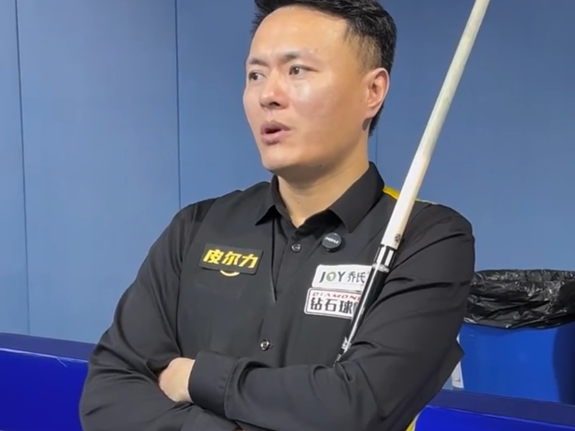 而霍夫曼的